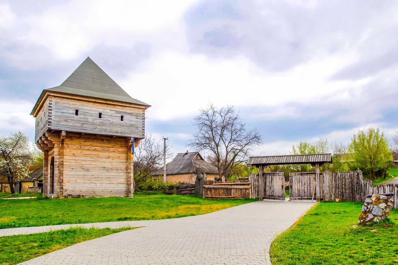 Загадки та пам'ятки історії: невелике село на Черкащині дивує туристів незвичними об'єктами